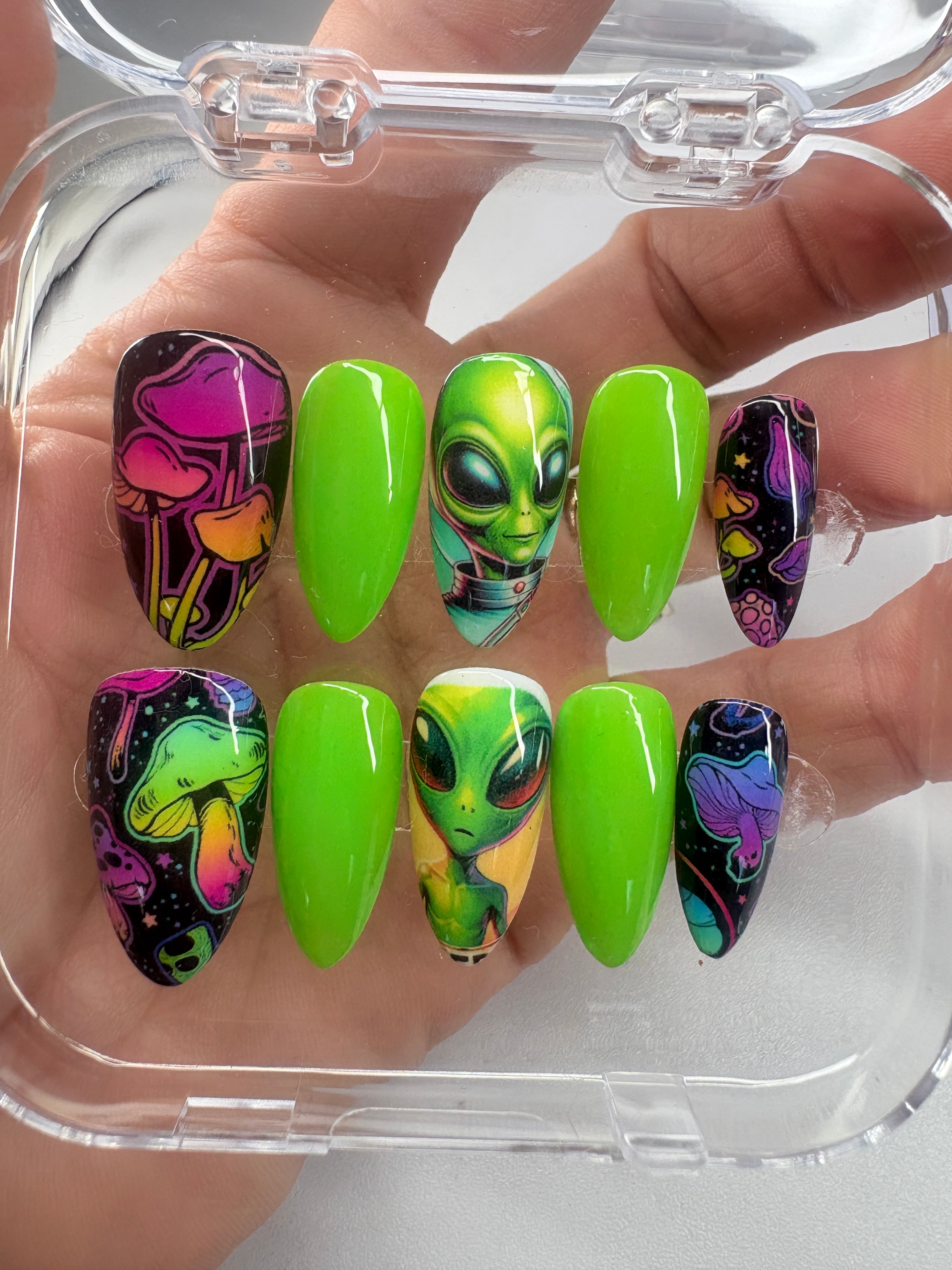 Trippy Aliens & Shrooms